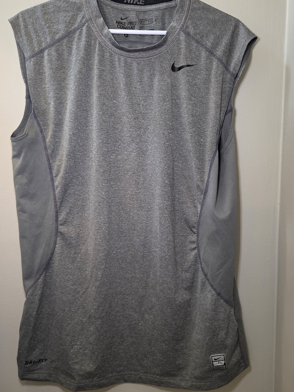 Nike Pro Combat Dri Fit Sleeveless Fitted Tank Medium
